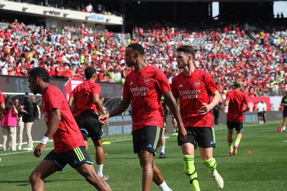 Arsenal players warmup