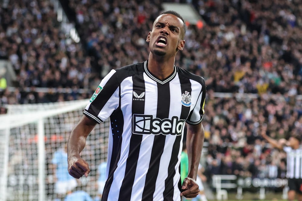 Alexander Isak #14 of Newcastle United celebrates his goal