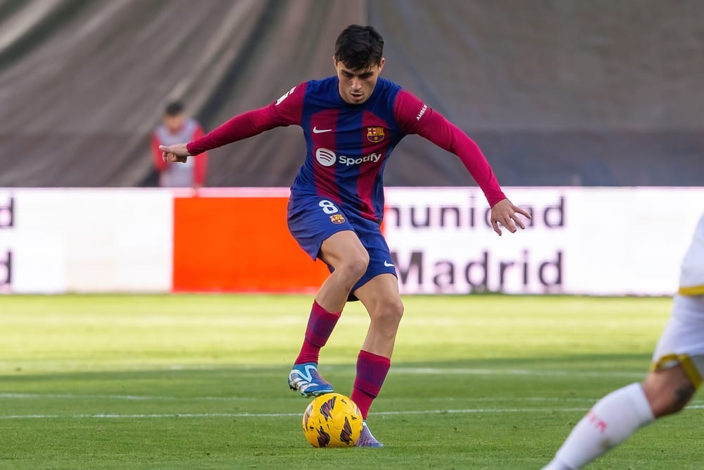 F.C Barcelona Pedri with the ball.