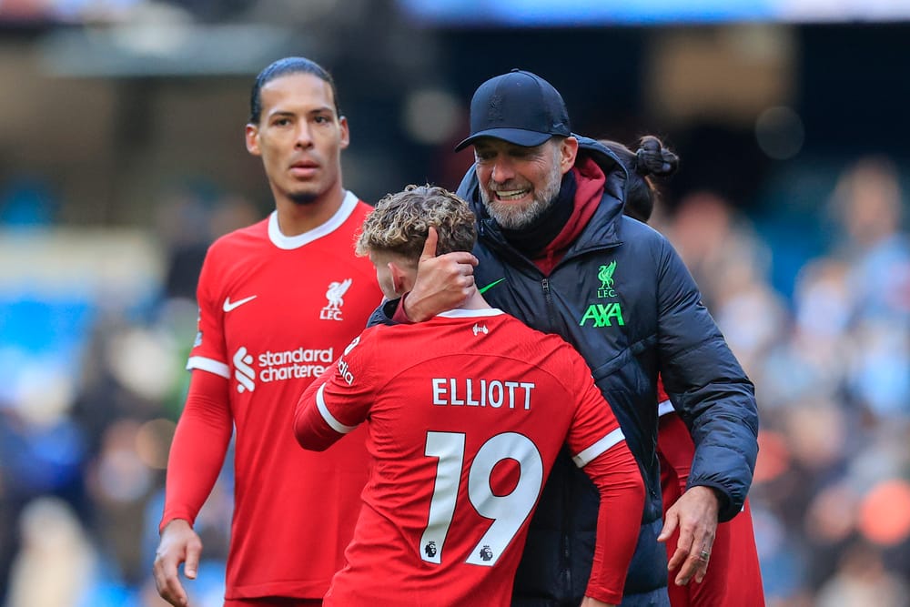 Liverpool manager Jurgen Klopp and Harvey Elliott #19 of Liverpool.
