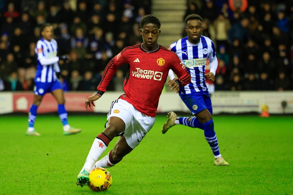 Kobbie Mainoo of Manchester United controls the ball.
