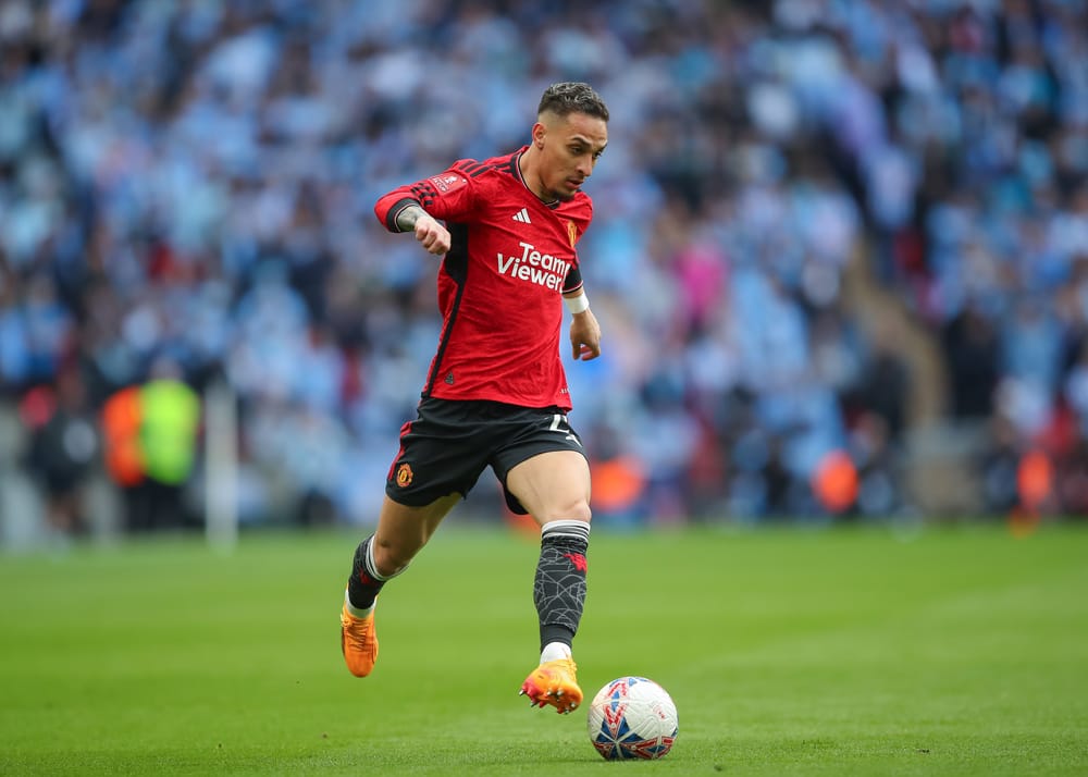 Antony of Manchester United breaks forward.