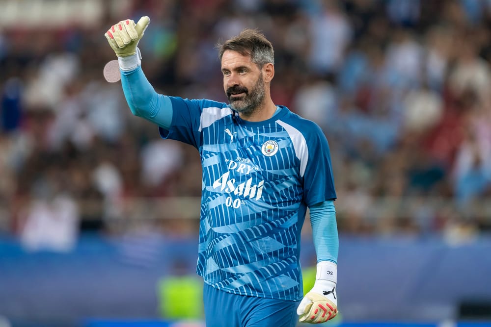 Scott Carson Extends Contract with Manchester City.