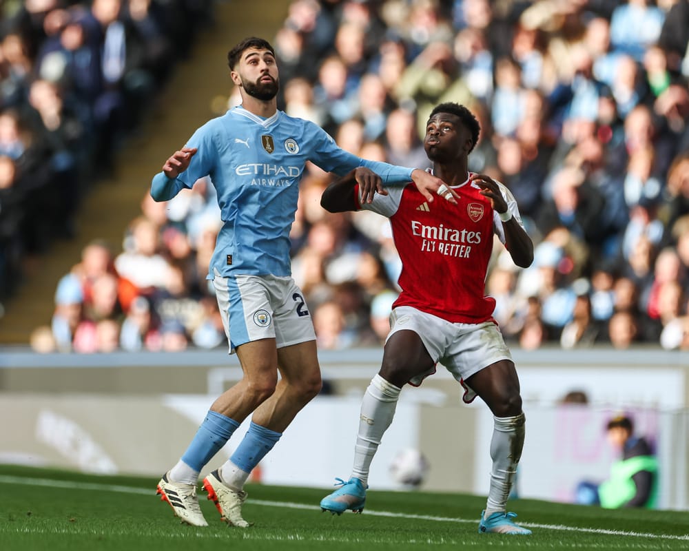 Gvardiol and Saka battle for position.