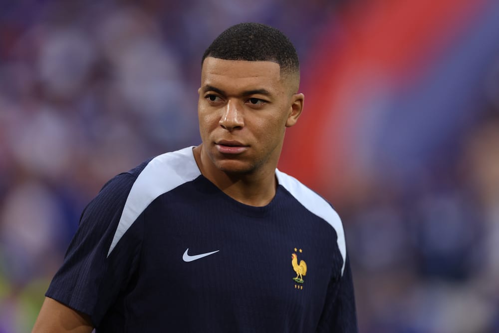 Kylian Mbappe Shines in Real Madrid Unveiling at Bernabeu.